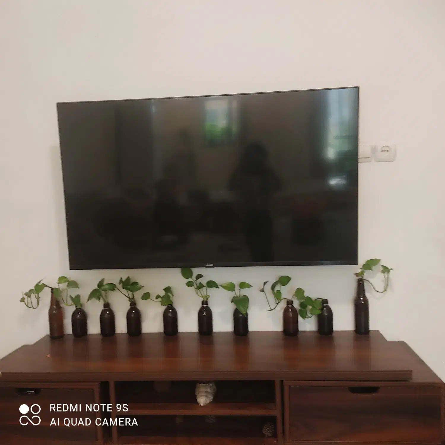 تلوزیون ۵۵ ایولی نیاز به تعمیر|تلویزیون و پروژکتور|بوشهر, |دیوار