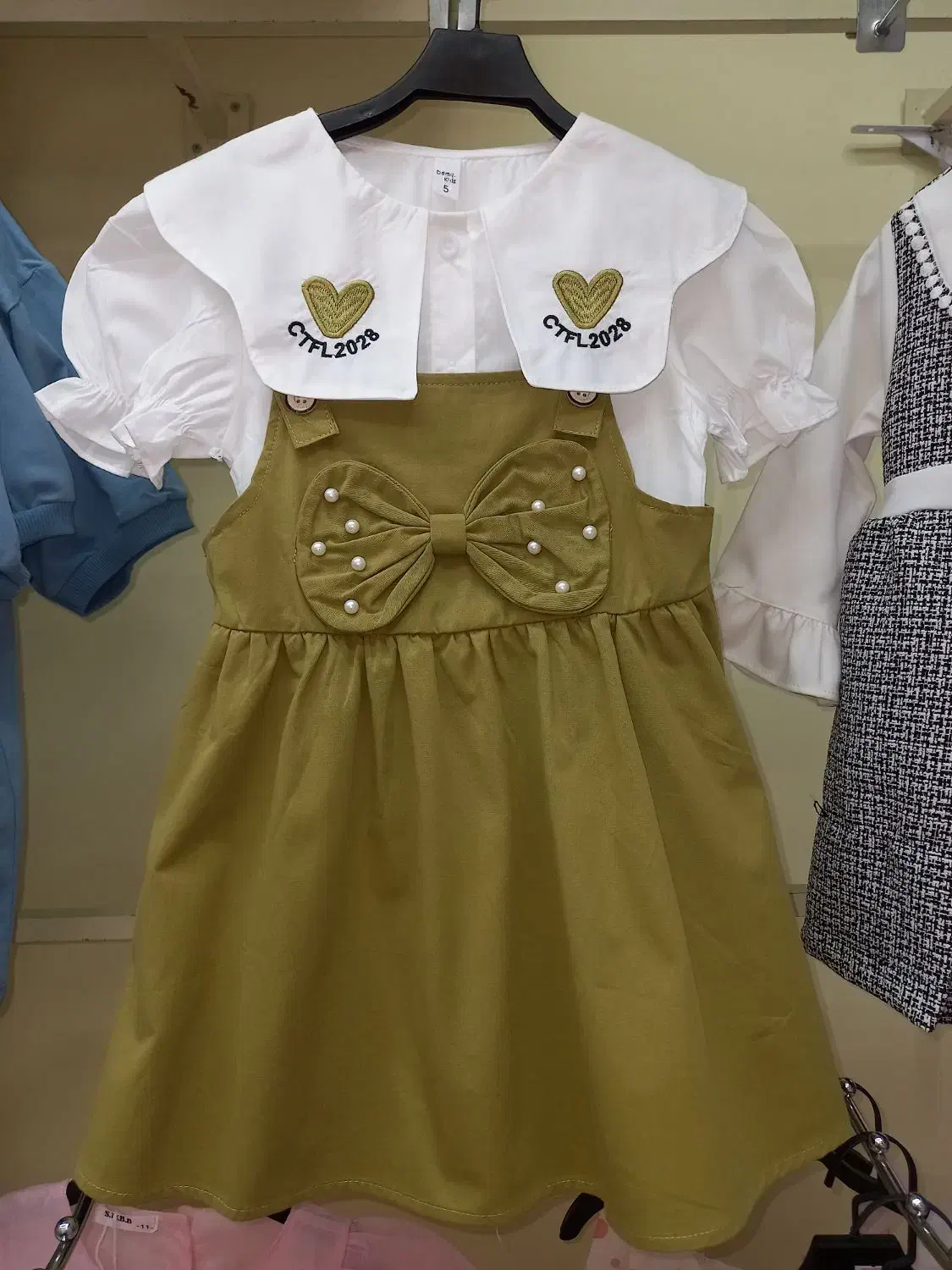 پوشاک بچگانه به قیمت فاکتور|کفش و لباس بچه|یزد, |دیوار