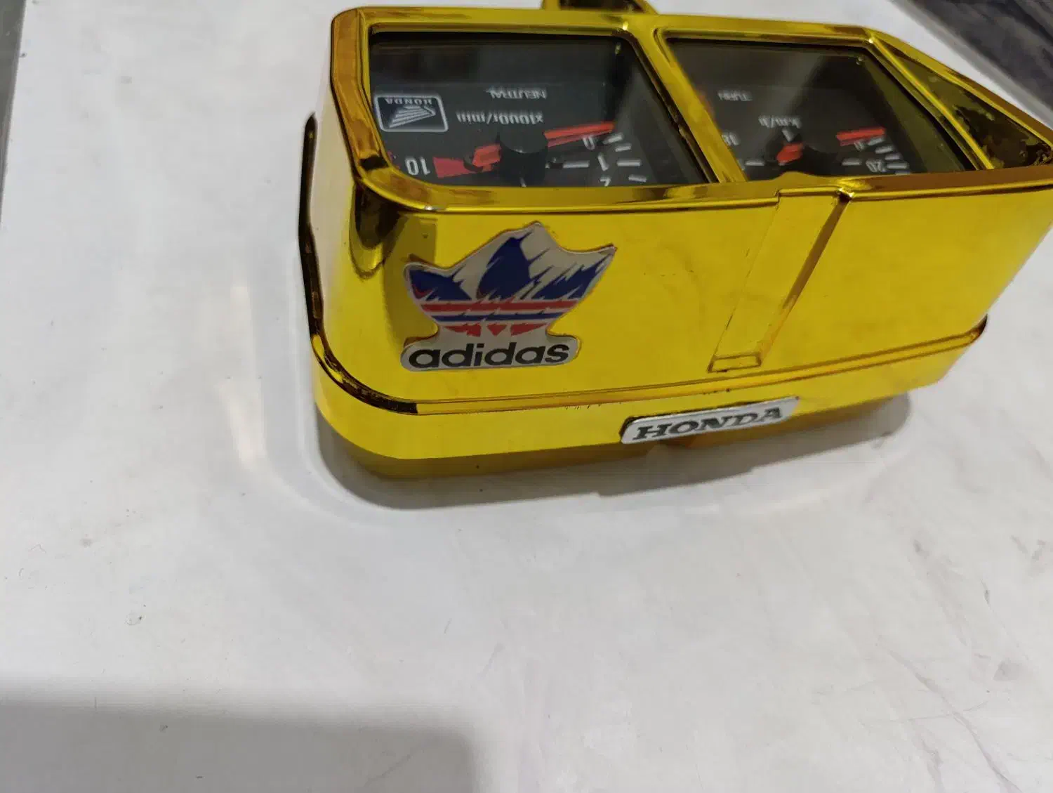 کیلومتر هندا طلایی خوش رنگ چراغ دار|قطعات یدکی و لوازم جانبی|مشهد, رده|دیوار