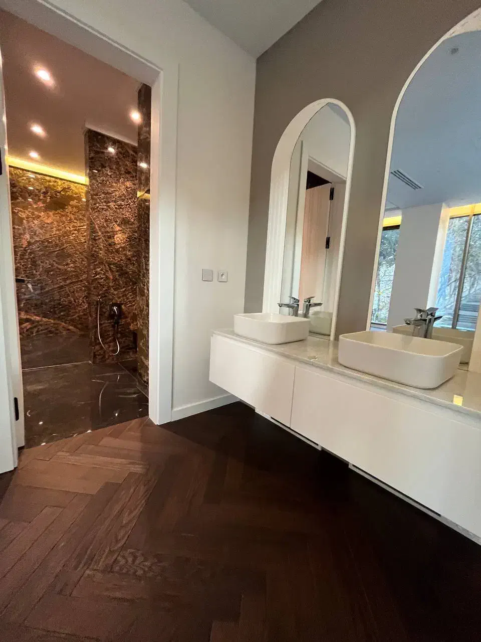 ۴۰۰متر آکواریوم در برج باغ مدرن