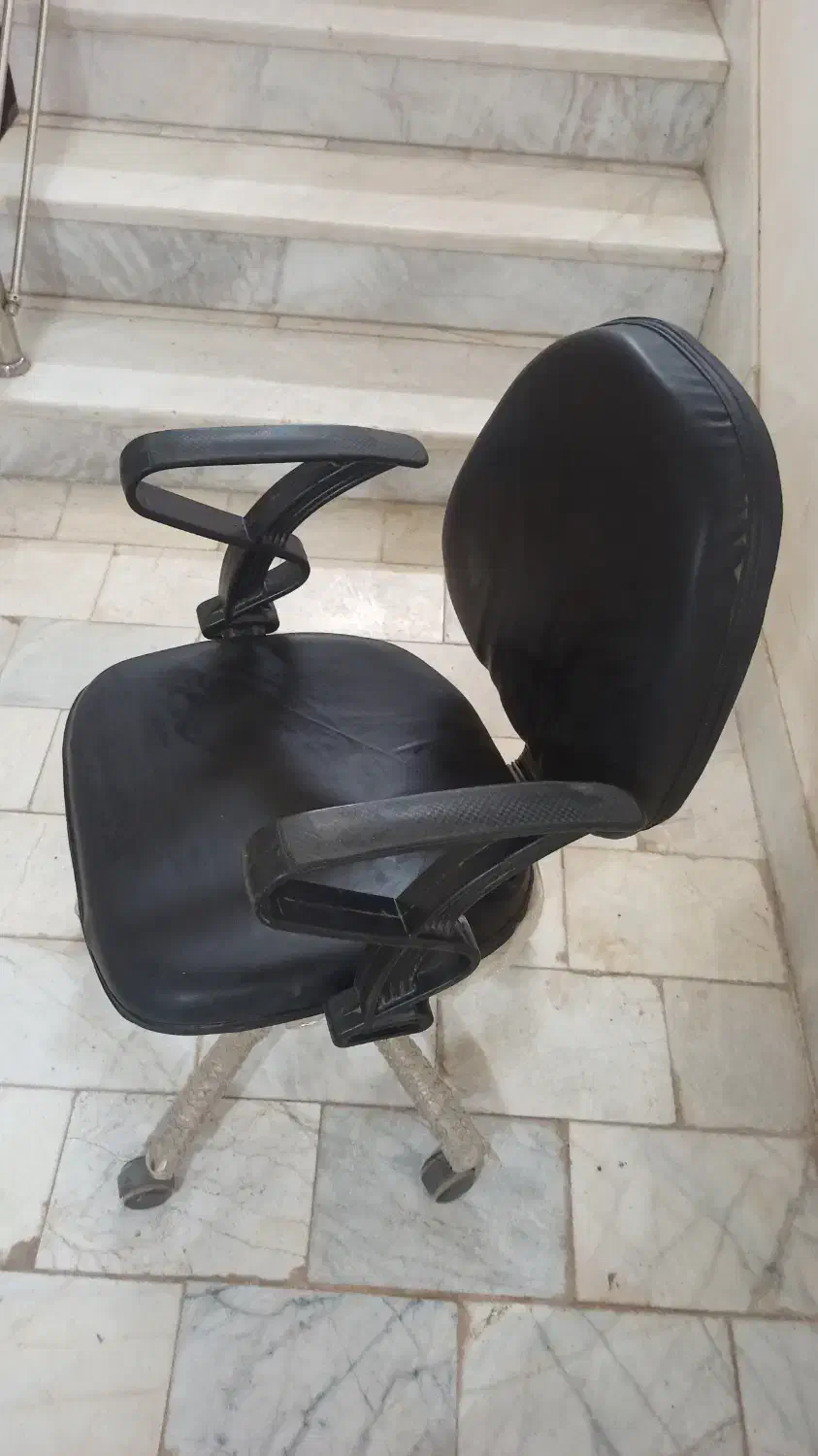 فروش تعدادی میز و صندلی اداری در حد نو|مبلمان اداری|رفسنجان, |دیوار