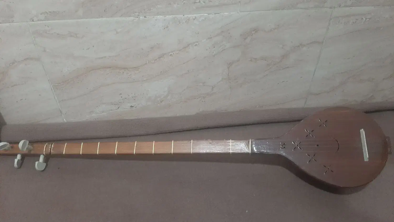 دوتار|سازهای سنتی|باغستان, |دیوار