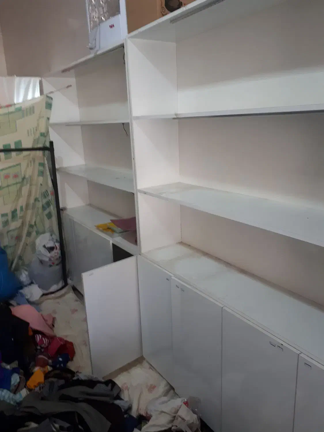 ویترین چوبی برای فروشگاه کفش و لباس دو عدد سالم|فروشگاه و مغازه|نیشابور, فردوسی جنوبی|دیوار