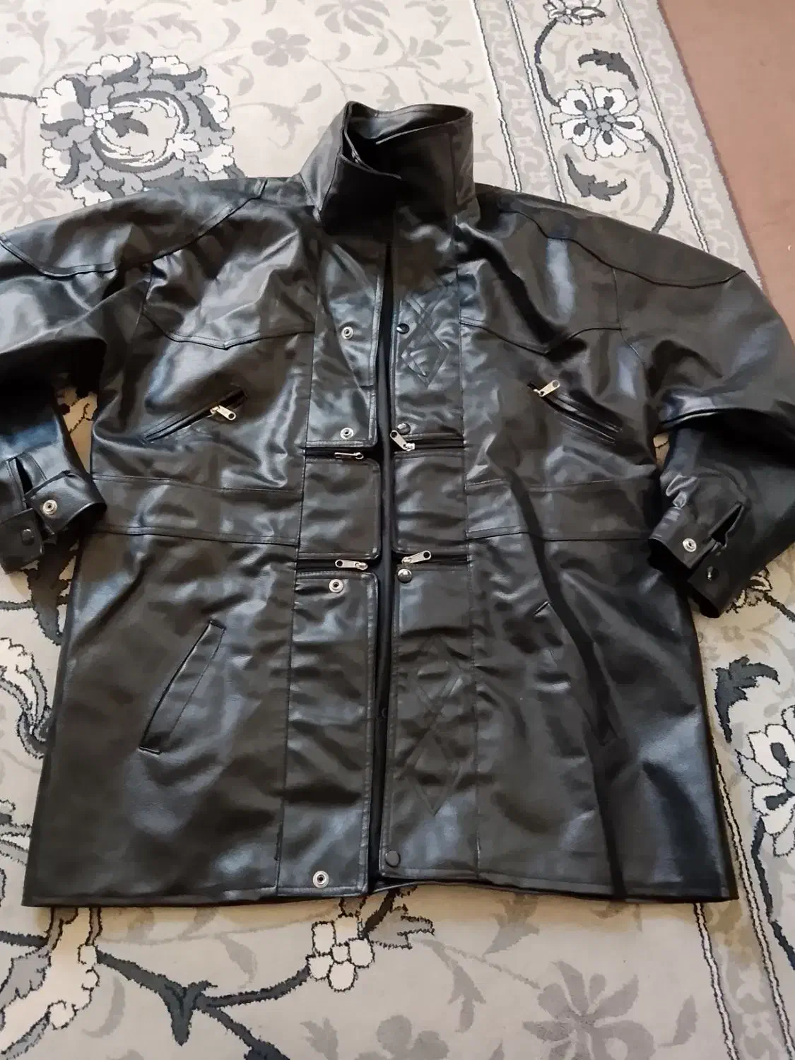 کاپشن|لباس|بندر گز, |دیوار