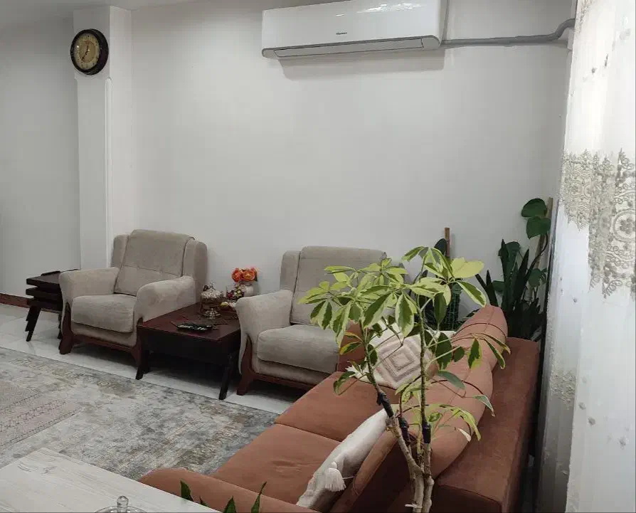 مبلمان ۵نفره همراه با فرش و جاکفشی|مبلمان خانگی و میز عسلی|لاهیجان, گلستان|دیوار