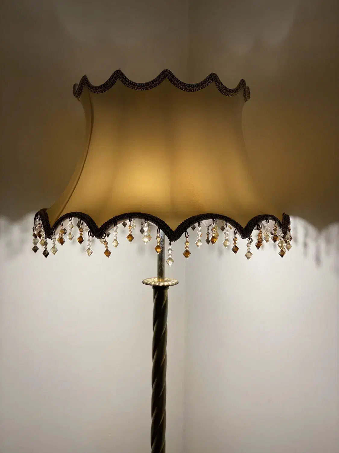 آباژور برنجی|چراغ خواب و آباژور|پرند, فاز ۲|دیوار