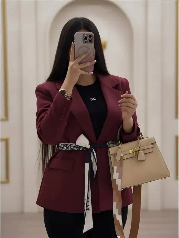 ترنچ کت|لباس|اصفهان, نقش جهان|دیوار