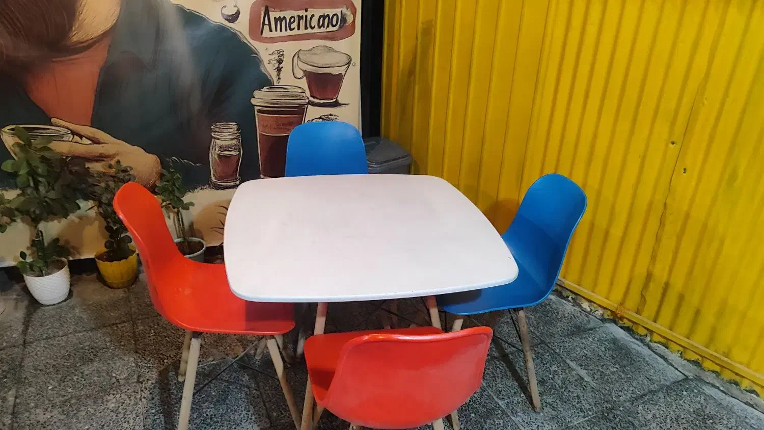 میز و صندلی دو دست|میز و صندلی غذاخوری|فولادشهر, B4|دیوار