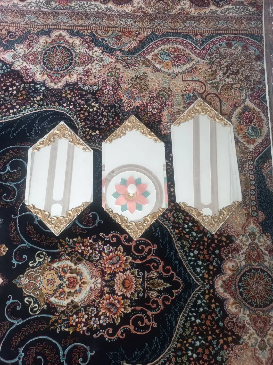 اینه|آینه|شیراز, کوشک میدان|دیوار