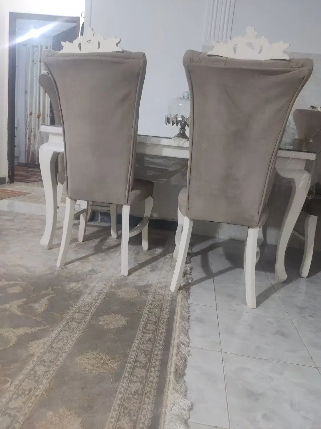 میز نهارخوری|میز و صندلی غذاخوری|صومعه‌سرا, |دیوار