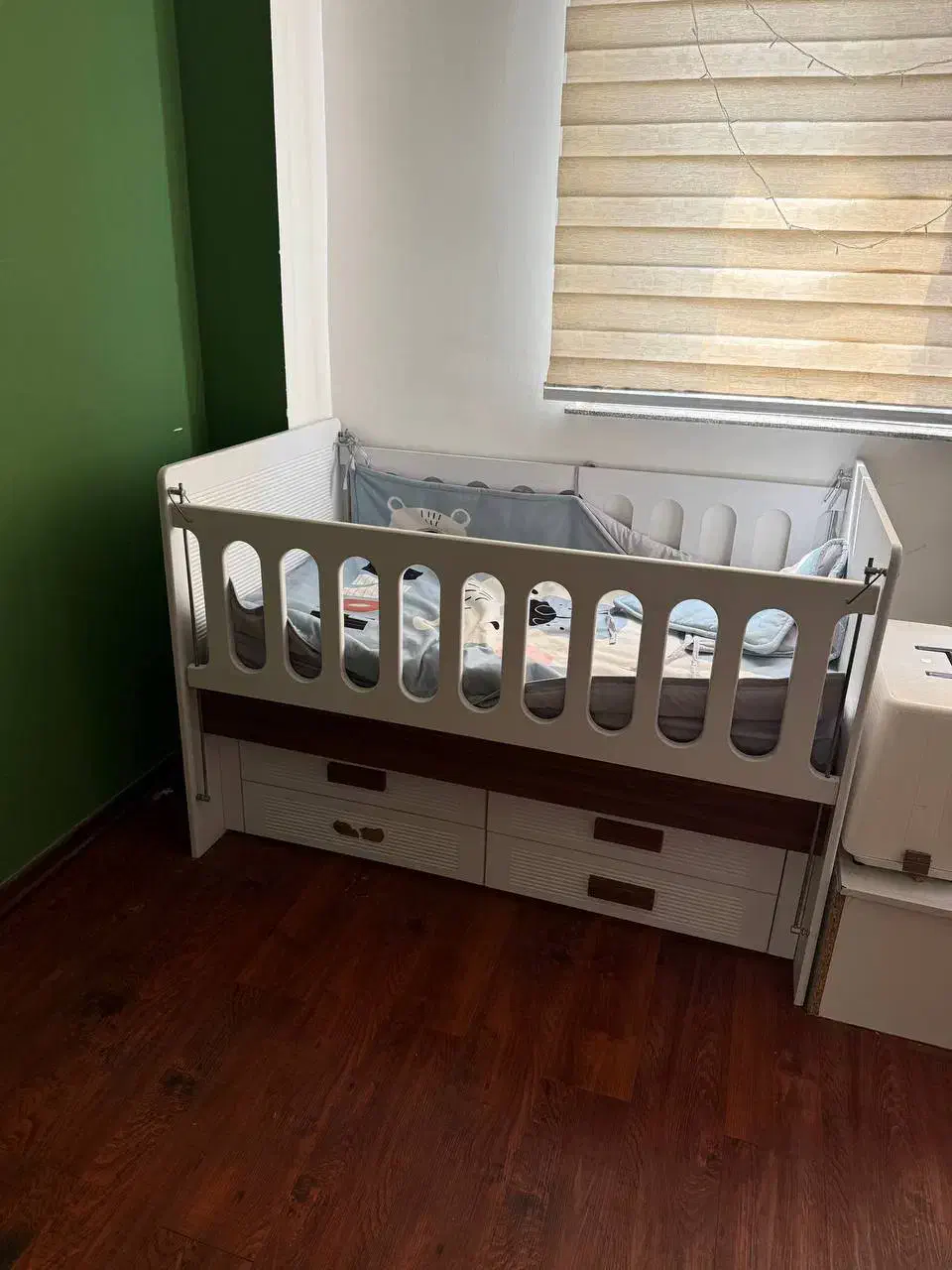 تخت کودک کشو دار|تخت و صندلی بچه|رشت, هلال احمر|دیوار