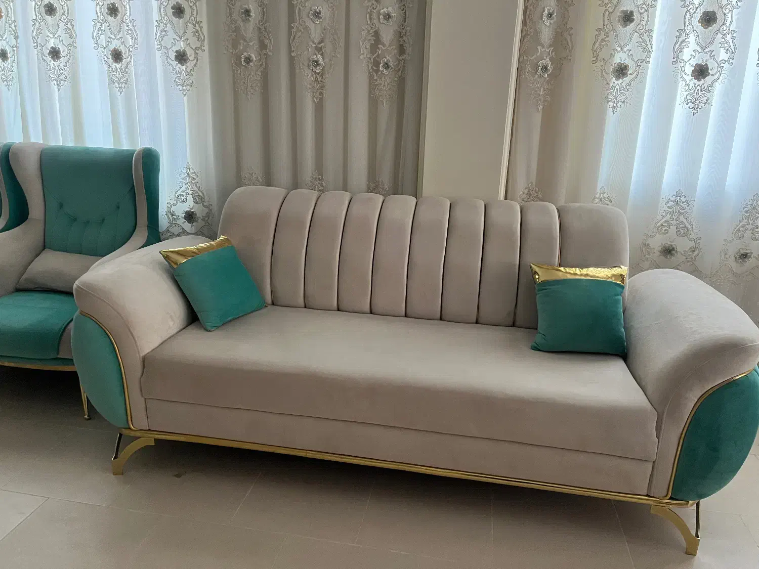 مبل راحتی ۷ نفره در حد نو کاملا|مبلمان خانگی و میز عسلی|پرند, فاز ۲|دیوار