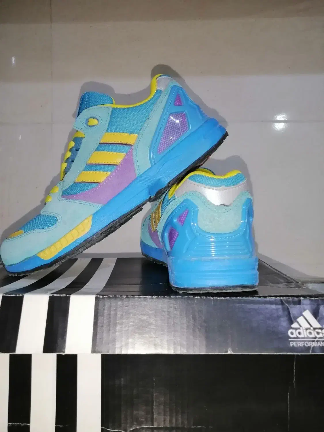 آدیداس فیروزه ای|کیف، کفش، کمربند|شازند, |دیوار