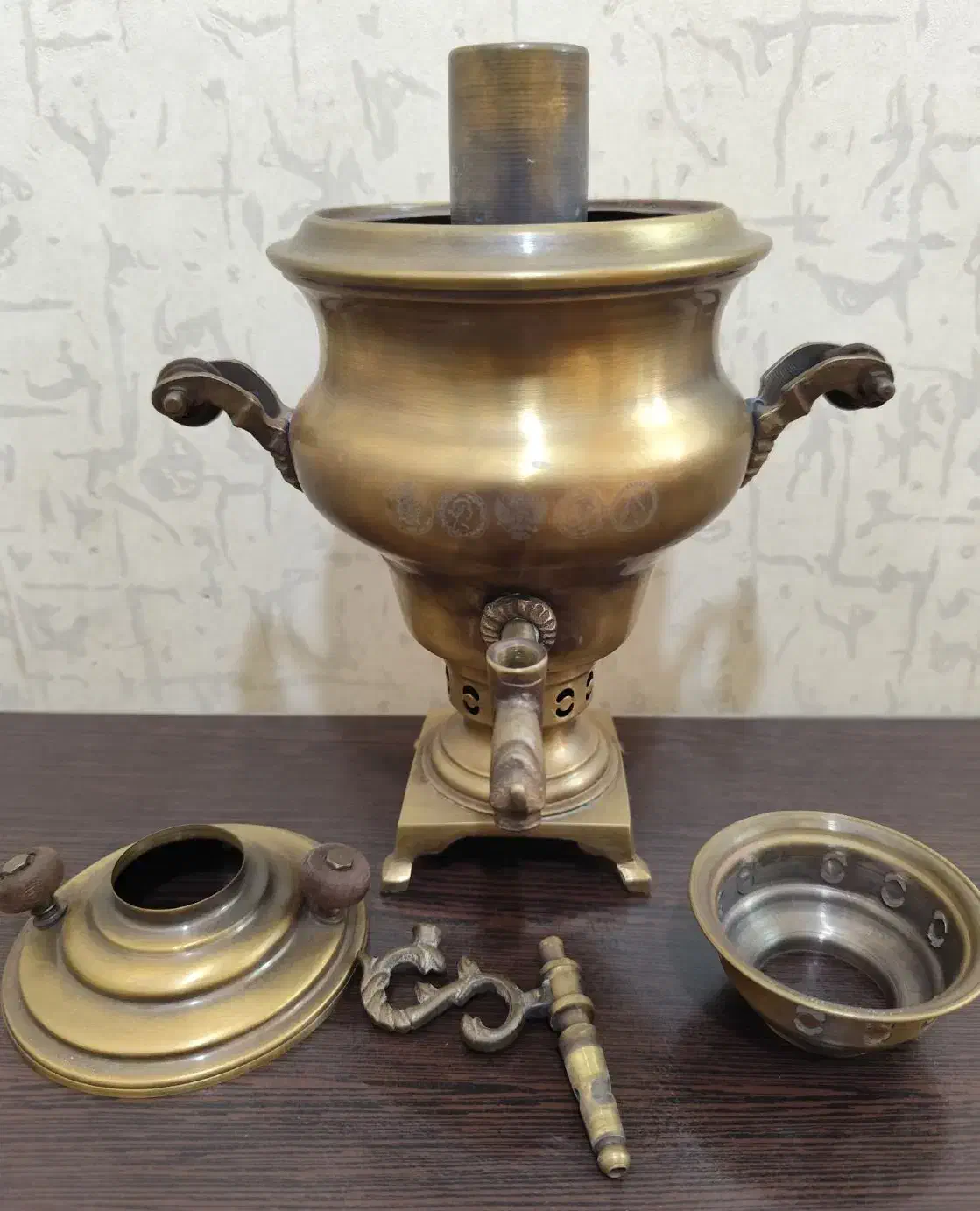 سماور زغالی برنجی یک لیتری همراه با سرویس|کلکسیون اشیاء عتیقه|تهران, نارمک|دیوار