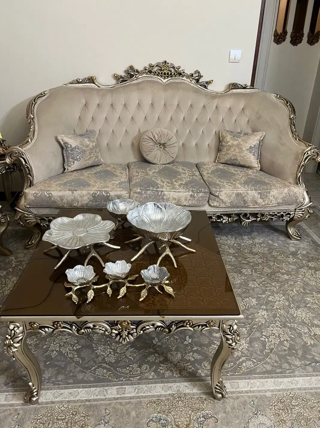 مبلمان ۷نفره همراه با میزناهارخوری|مبلمان خانگی و میز عسلی|تهران, نیکنام|دیوار