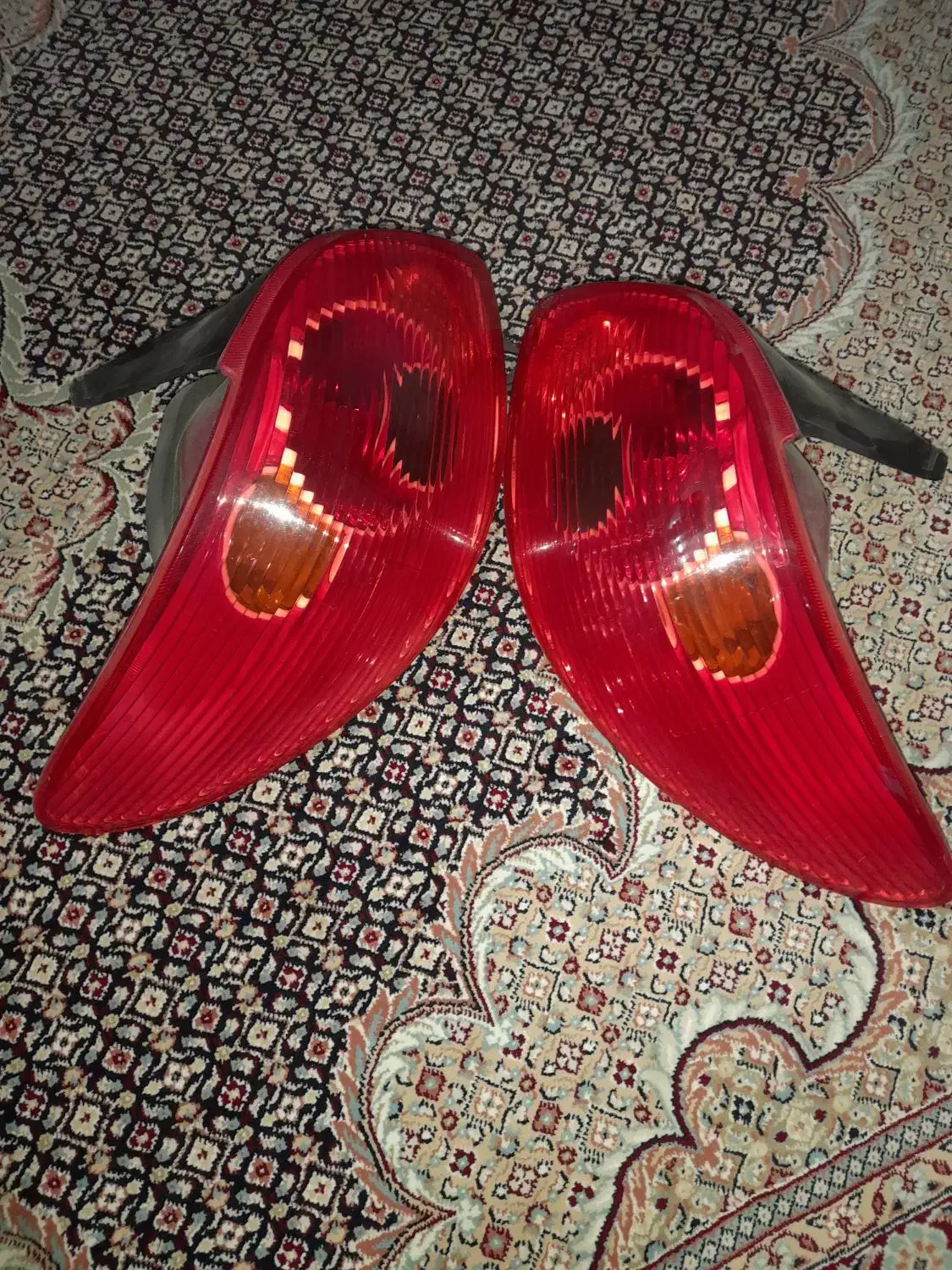 لاستیک ،  چراغ خطر عقب پژو ۲۰۶  و روکش صندلی|قطعات یدکی و لوازم جانبی|اراک, |دیوار