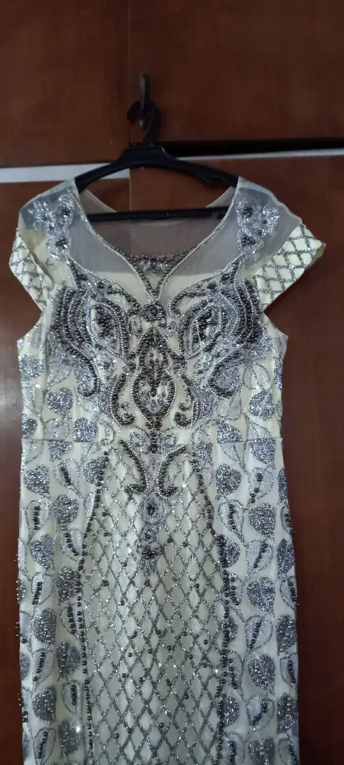 لبلس مجلسی|لباس|رباط‌کریم, رباط‌کریم|دیوار