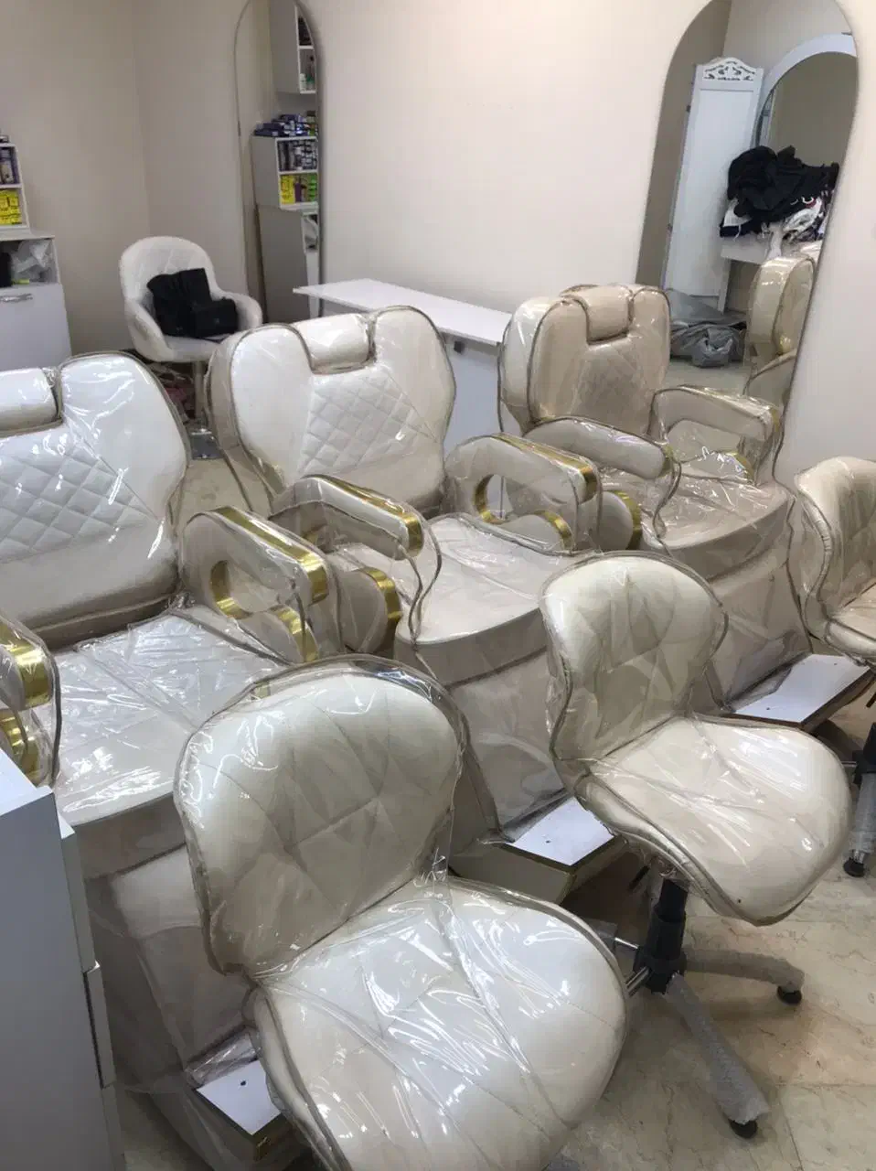 لوازم و میز و صندلی ارایشگاهی در حد نو|آرایشگاه و سالن‌های زیبایی|بروجرد, |دیوار