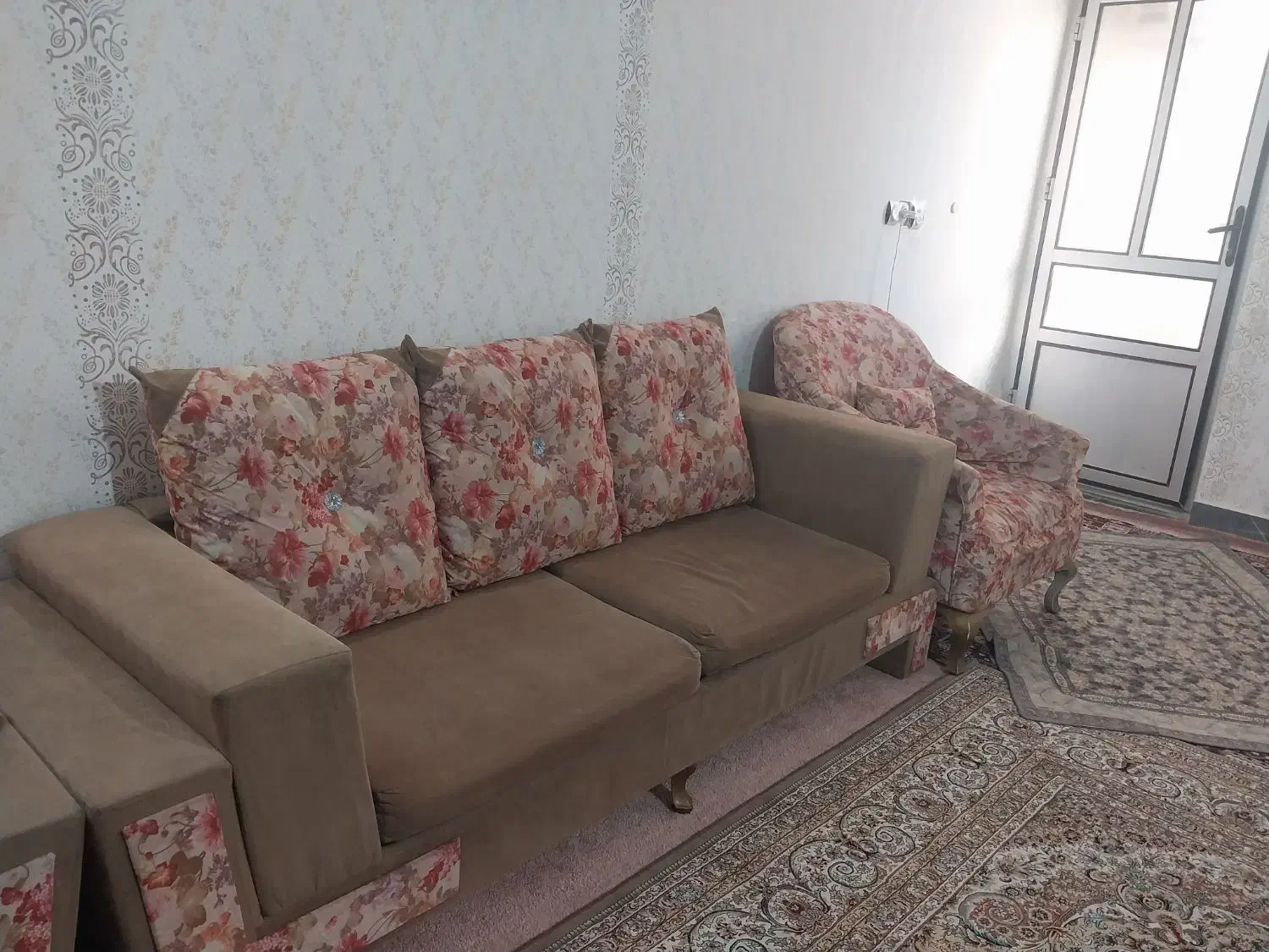 مبل راحتی|مبلمان خانگی و میز عسلی|قم, نخودی|دیوار