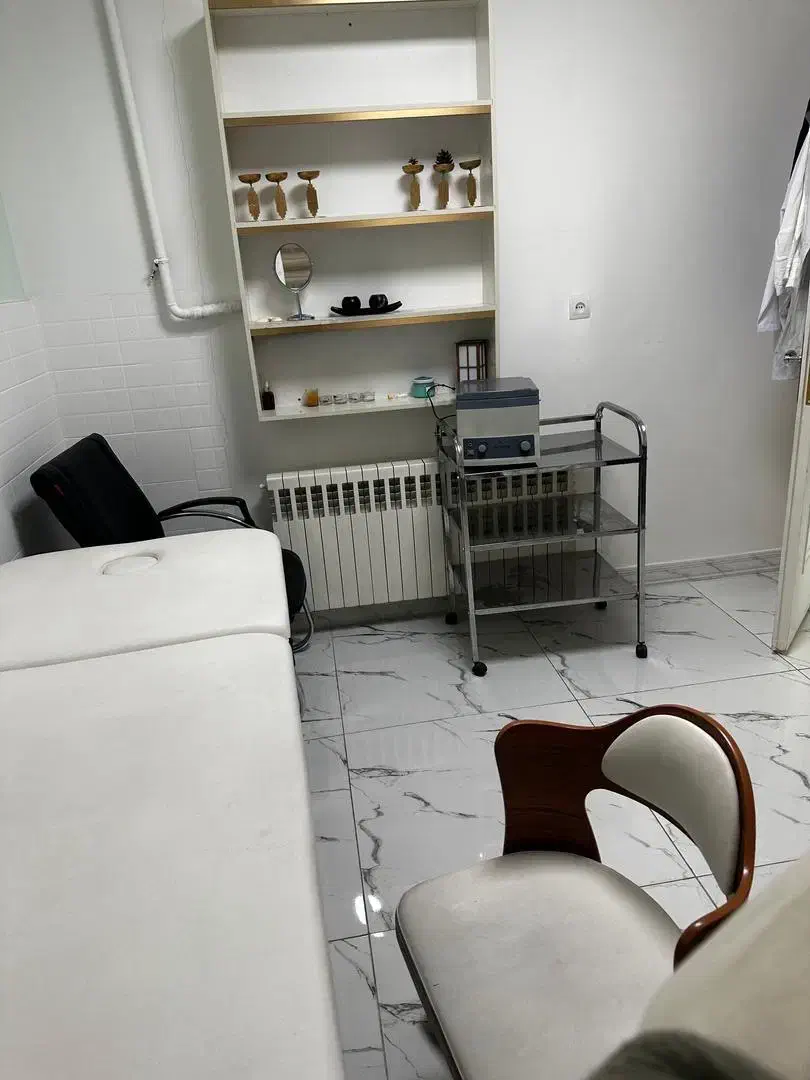 یک اتاق در یک کلینیک درمانی مجهز|اجارهٔ دفتر کار، اتاق اداری، مطب|تبریز, |دیوار