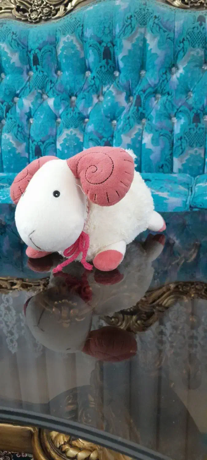 عروسک|اسباب‌بازی بچه|قم, باغ کرباسی|دیوار