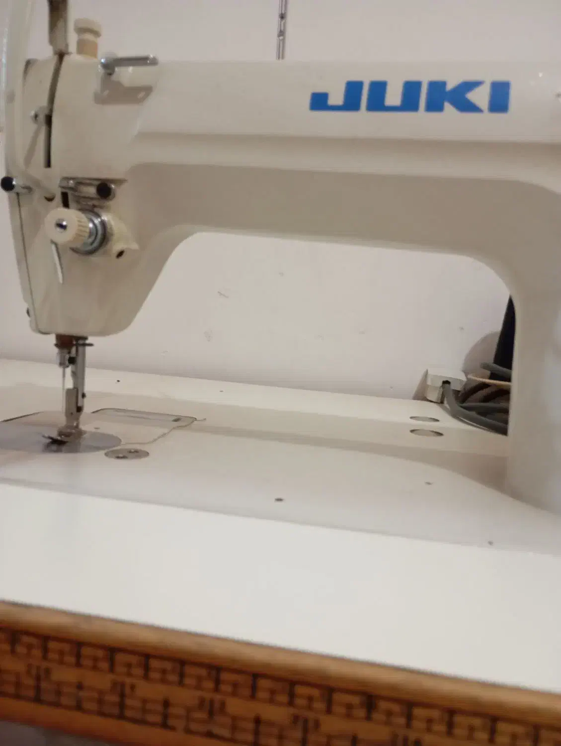 چرخ راسته صنعتی|چرخ خیاطی و ریسندگی|رباط‌کریم, رباط‌کریم|دیوار