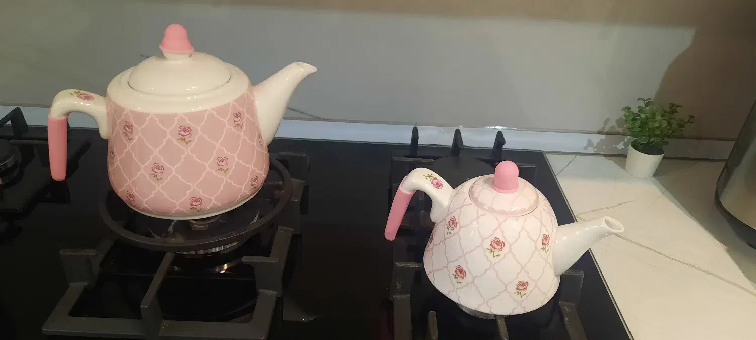 کتری و قوری ست گلدار چینی|قوری، کتری، قهوهساز دستی|تهران, سازمان برنامه جنوبی|دیوار