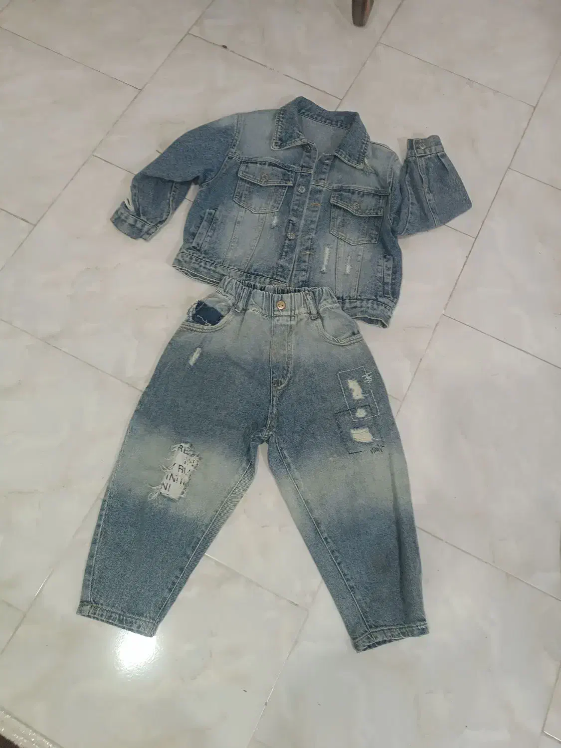 کت شلوار لی سایز از شش سال تا تقریباً هشت سال|کفش و لباس بچه|ساری, |دیوار