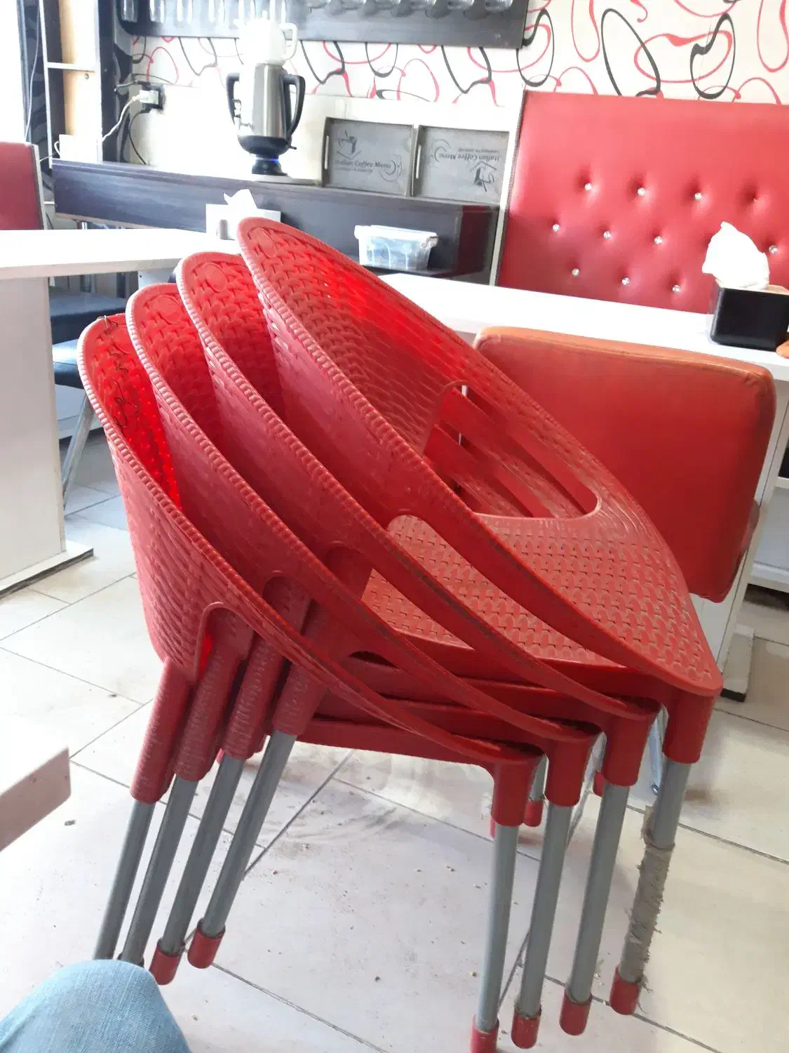 ۴عدد صندلی و چمن مصنوعی|کافیشاپ و رستوران|هشتگرد, شهرک اداری|دیوار