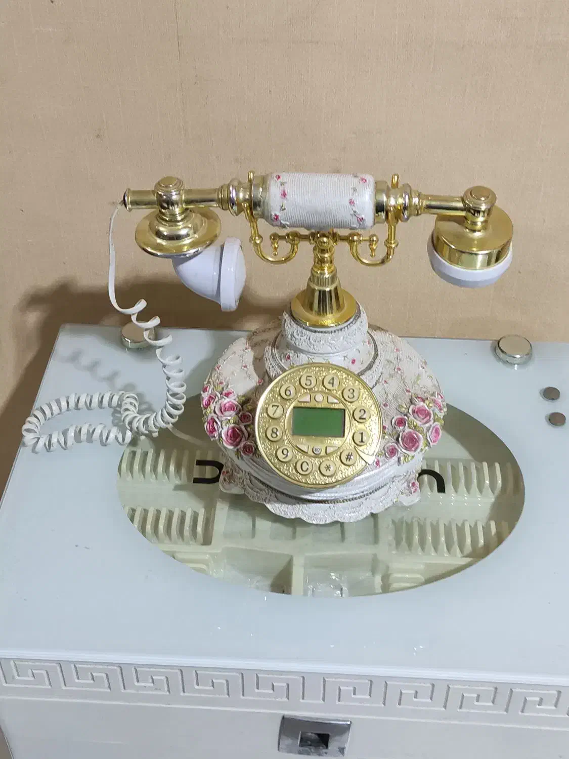 تلفن قدیمی|کلکسیون اشیاء عتیقه|شاهینشهر, فردوسی|دیوار