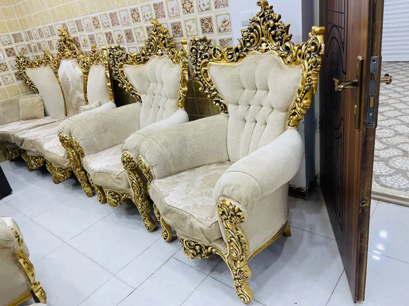 مبل سلطنتی ۹ نفره+ساعت ایستاده+بوفه(اقساطی)|مبلمان خانگی و میز عسلی|یزد, |دیوار