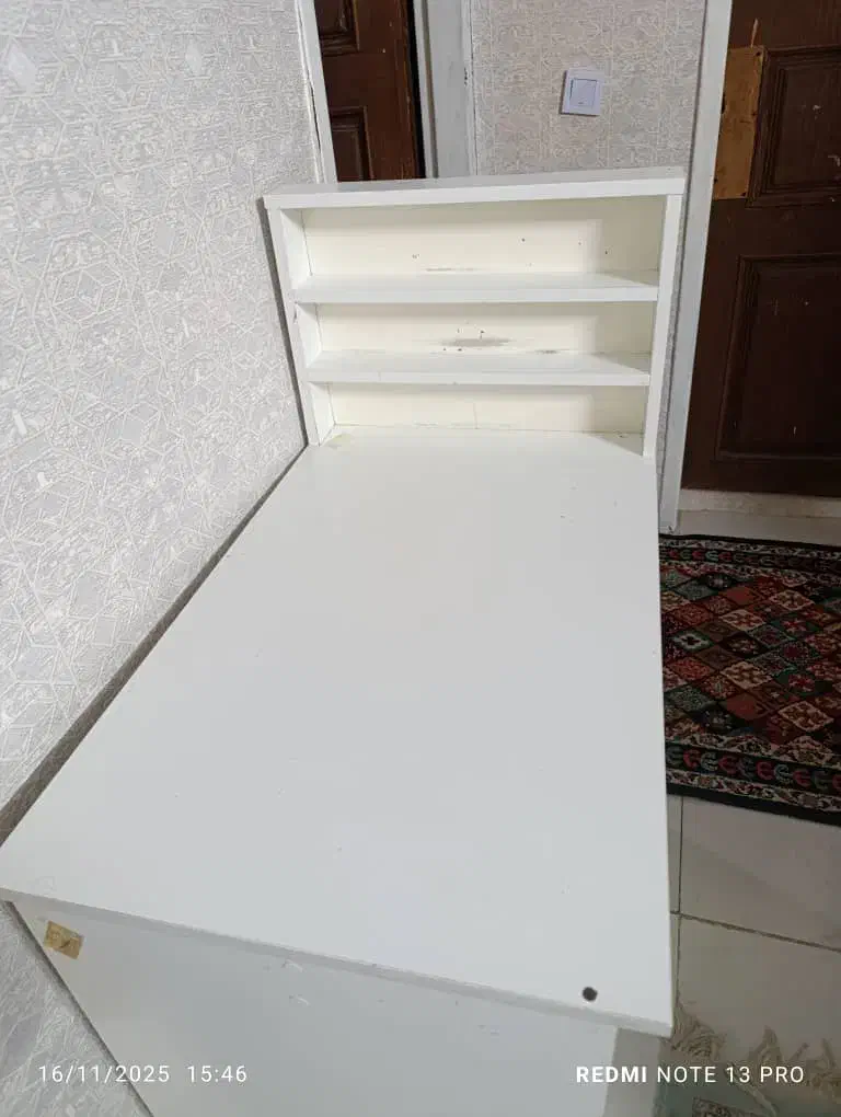 میزکاشت ناخن|آرایشگاه و سالنهای زیبایی|مشهد, زمرد|دیوار