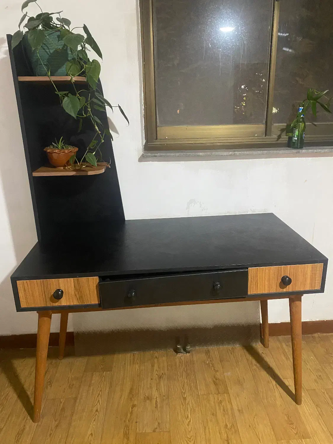 میز کار|میز تحریر و کامپیوتر|ساری, |دیوار