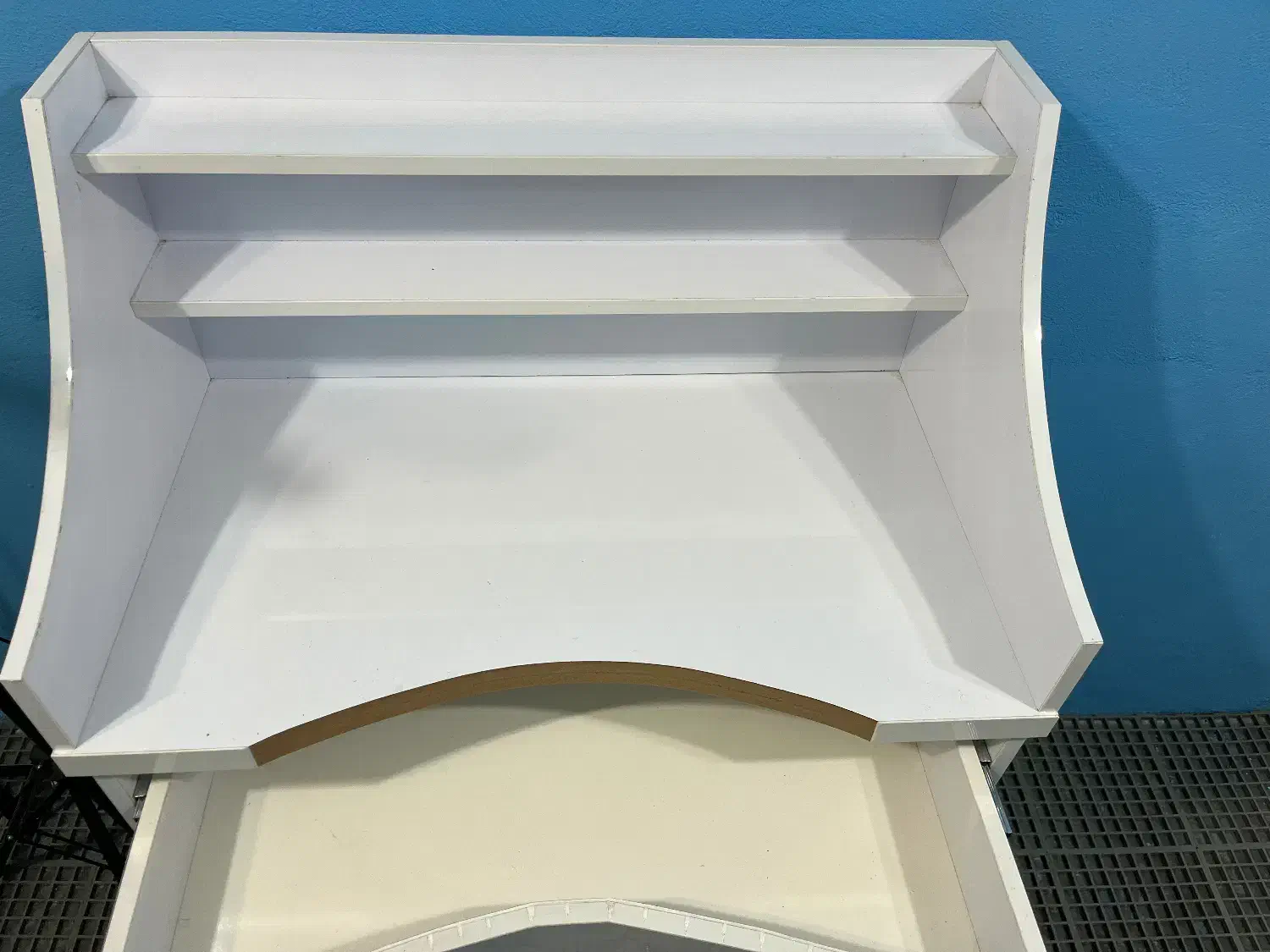 میز طلاسازی|ابزارآلات|فومن, |دیوار