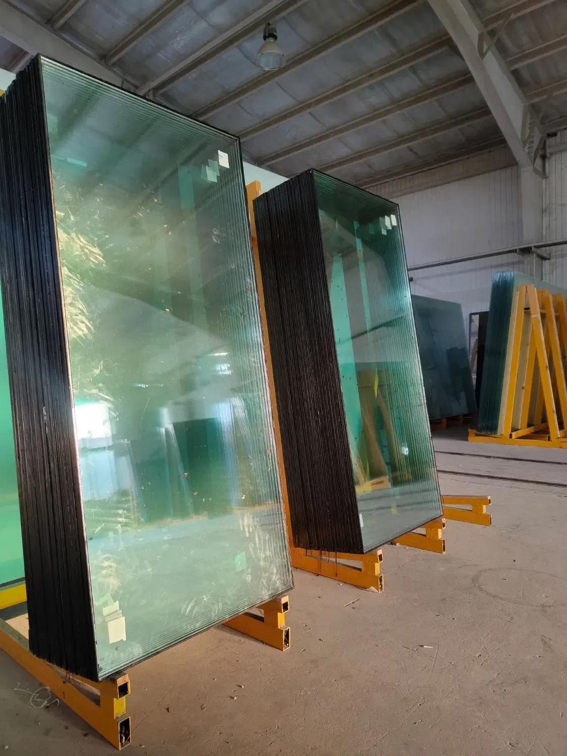 همکاری در صنایع شیشه رودسر|استخدام صنعتی، فنی، مهندسی|رودسر, |دیوار