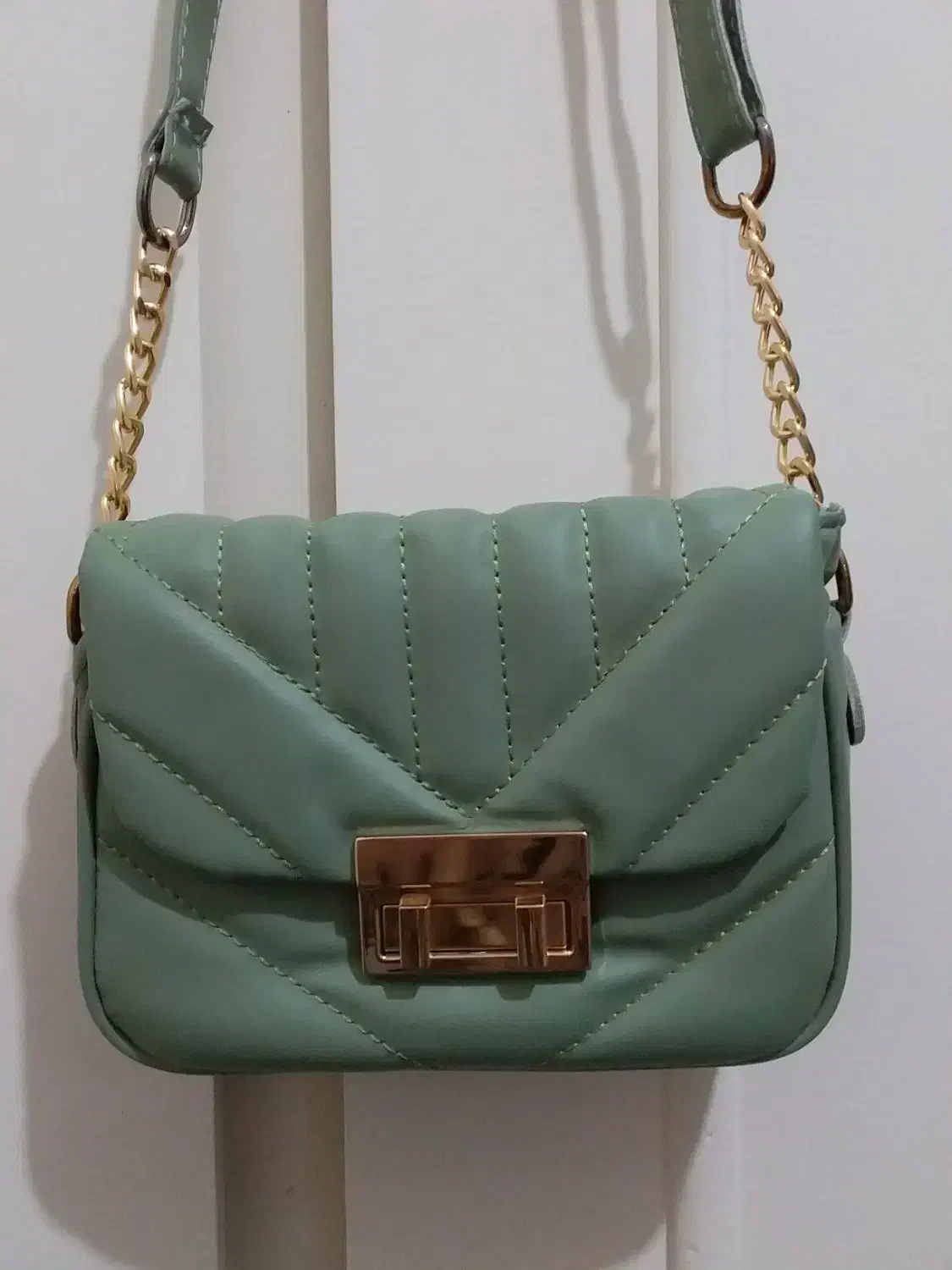 کیف دوشی|کیف، کفش، کمربند|میانه, |دیوار