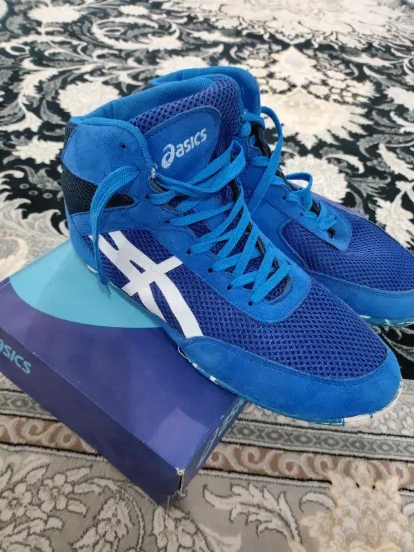 کفش|تجهیزات ورزشی|چهاردولی, |دیوار