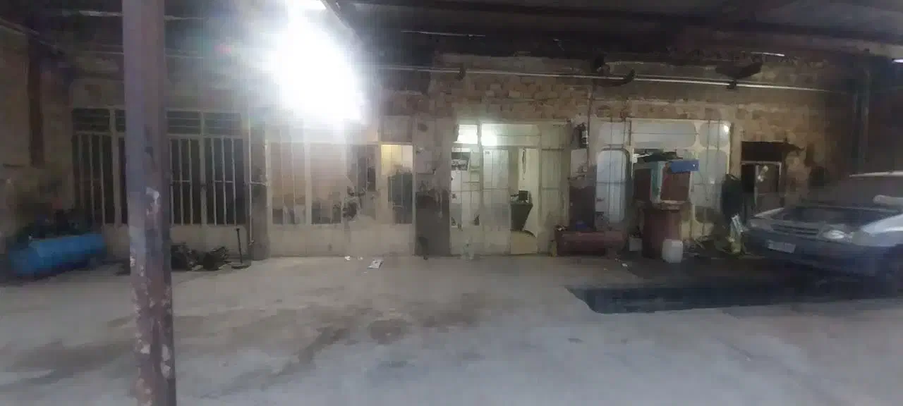 تخفیف عالی...گاراژ نبش کمربندی دو چاله.۴مغازه|فروش مغازه و غرفه|کاشان, راه آهن کاشان|دیوار