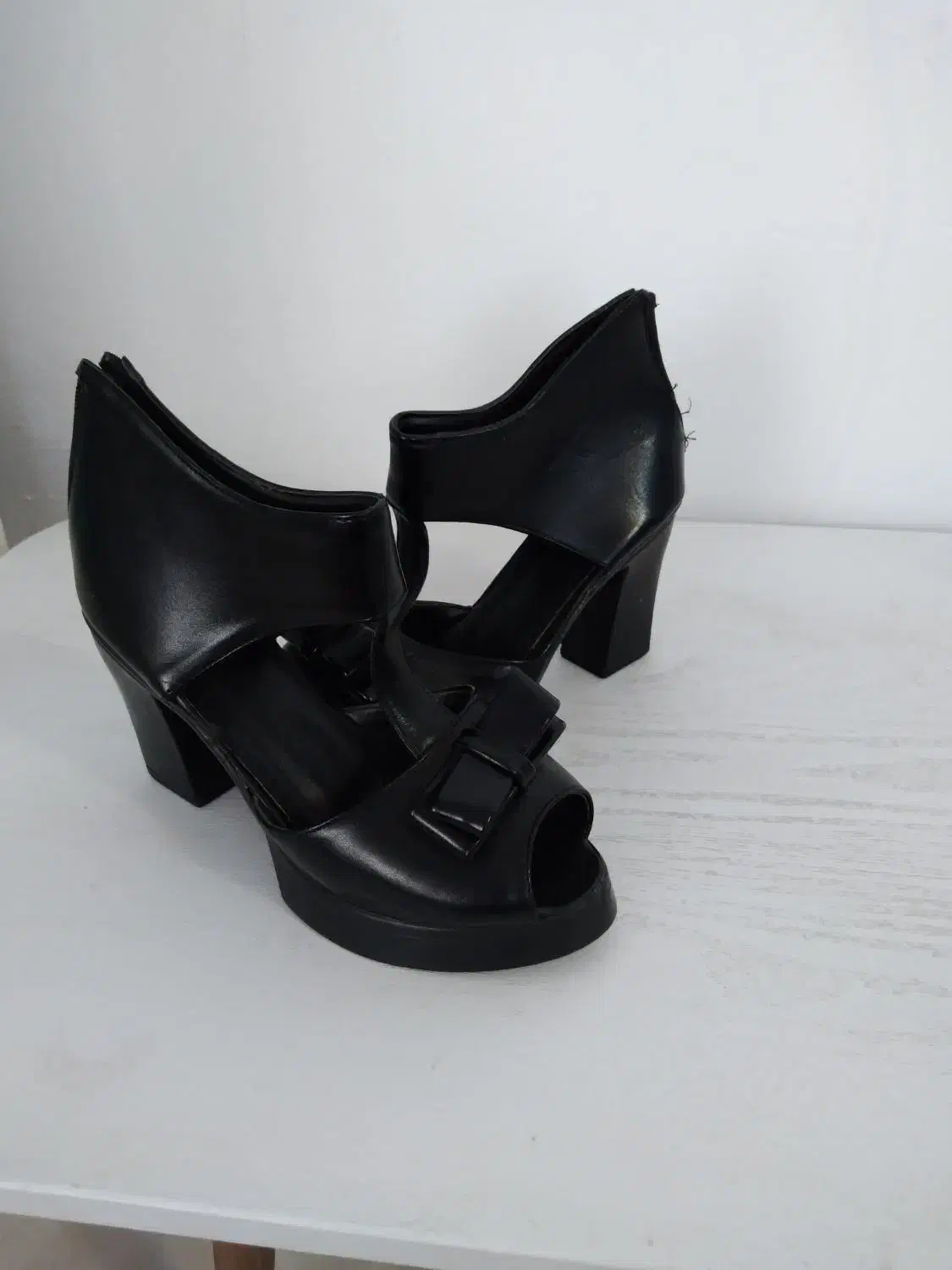 کفش مجلسی|کیف، کفش، کمربند|طرقبه, |دیوار