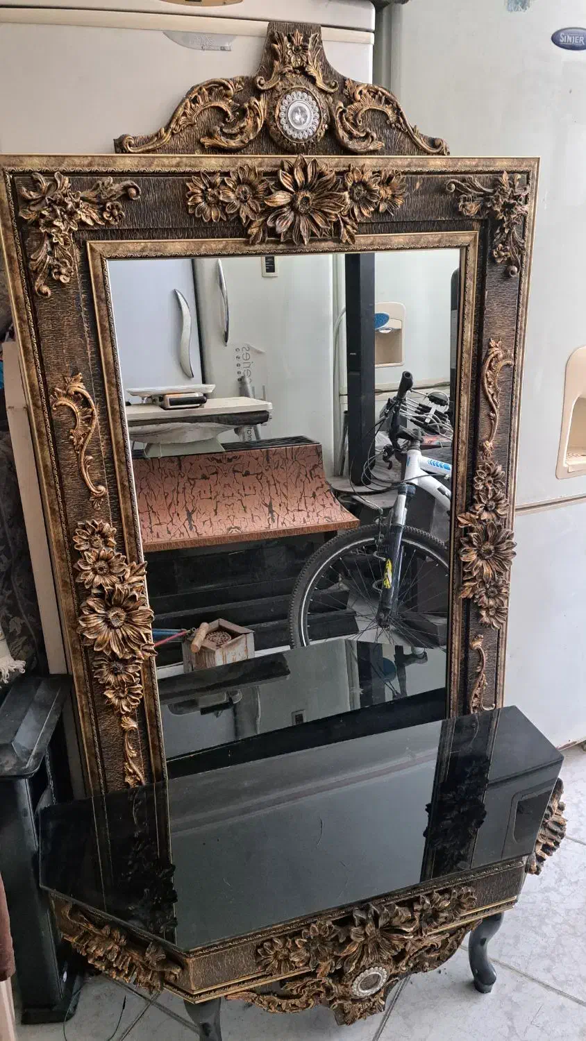 آیینه|آینه|قرچک, زیبا شهر|دیوار