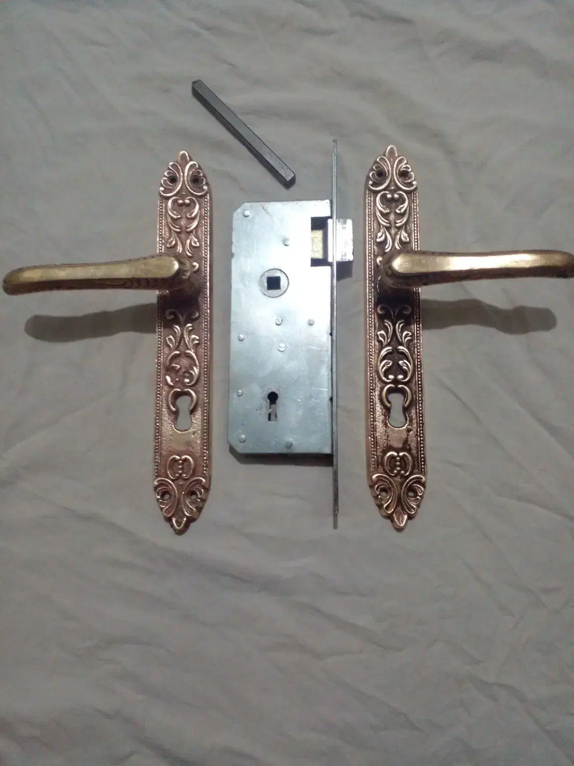 دستگیره در برنجی|کلکسیون اشیاء عتیقه|ری, تقی آباد|دیوار