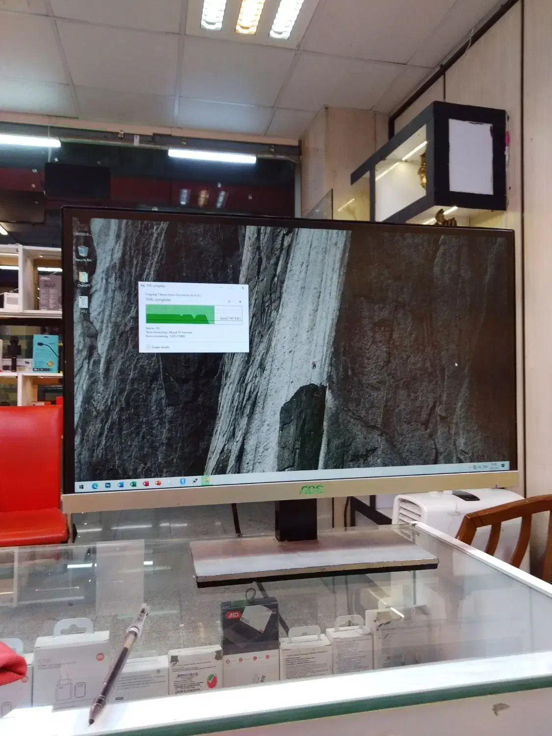 مانیتور فریم‌لس ۲۲ اینچ AOC نقره‌ای|قطعات و لوازم جانبی رایانه|مشهد, احمدآباد|دیوار