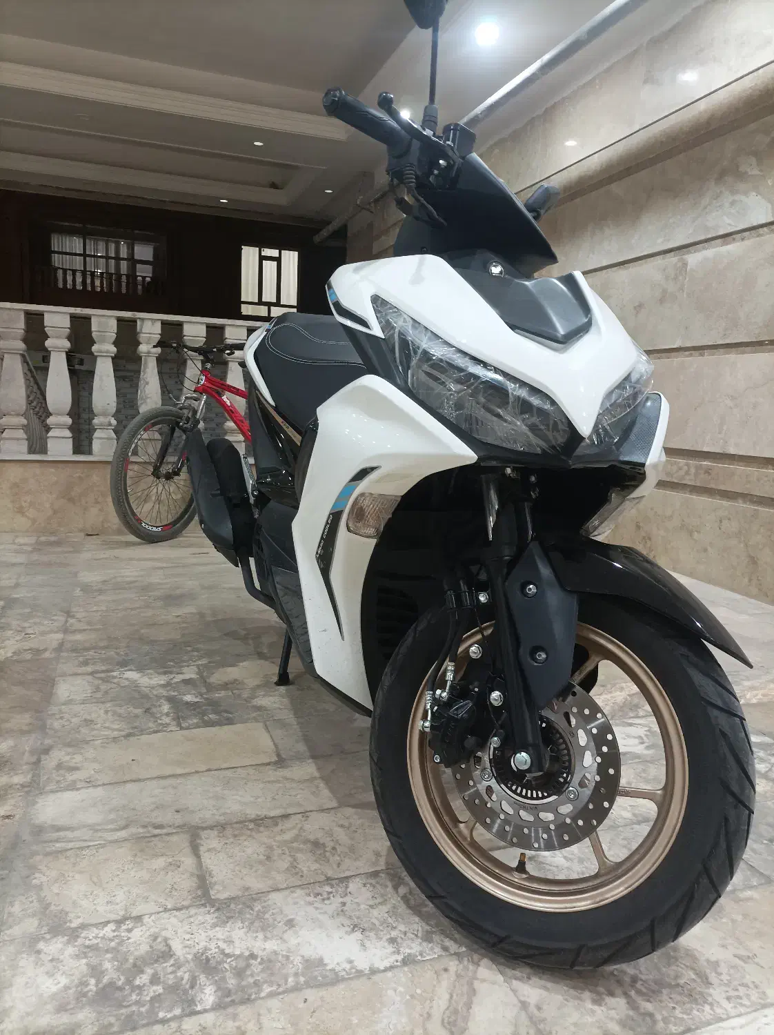 بهرو کریستال ۱۵۰ مدل ۴۰۴|موتورسیکلت|باقرشهر, |دیوار