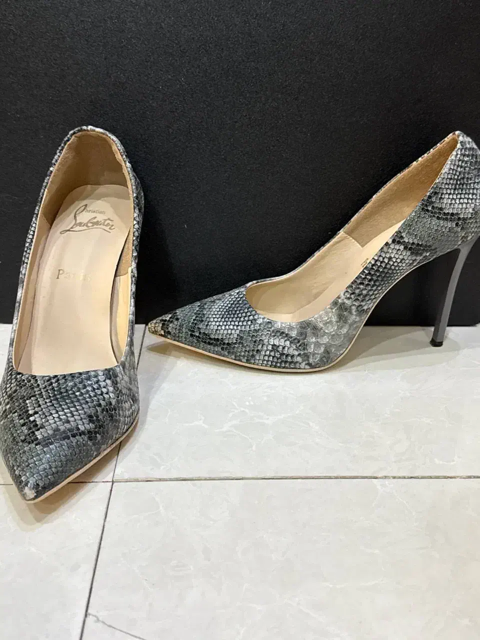 کفش زنانه سایز ۴۰ تکی|کیف، کفش، کمربند|کیش, |دیوار