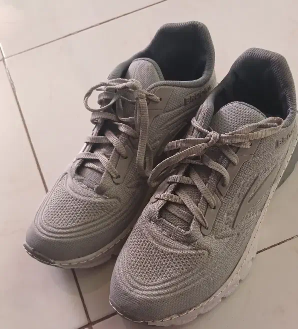 کتانی اسپرت|کیف، کفش، کمربند|شاهین‌شهر, شهرک گلدیس|دیوار