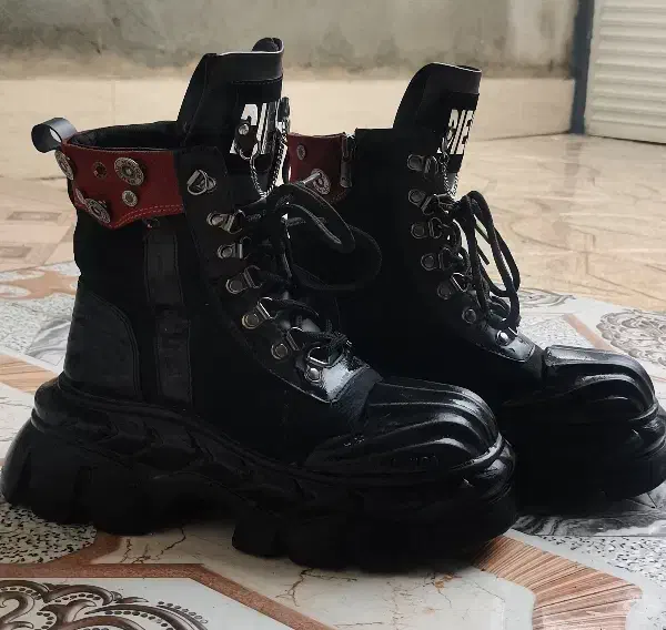 بوت|کیف، کفش، کمربند|مریوان, |دیوار