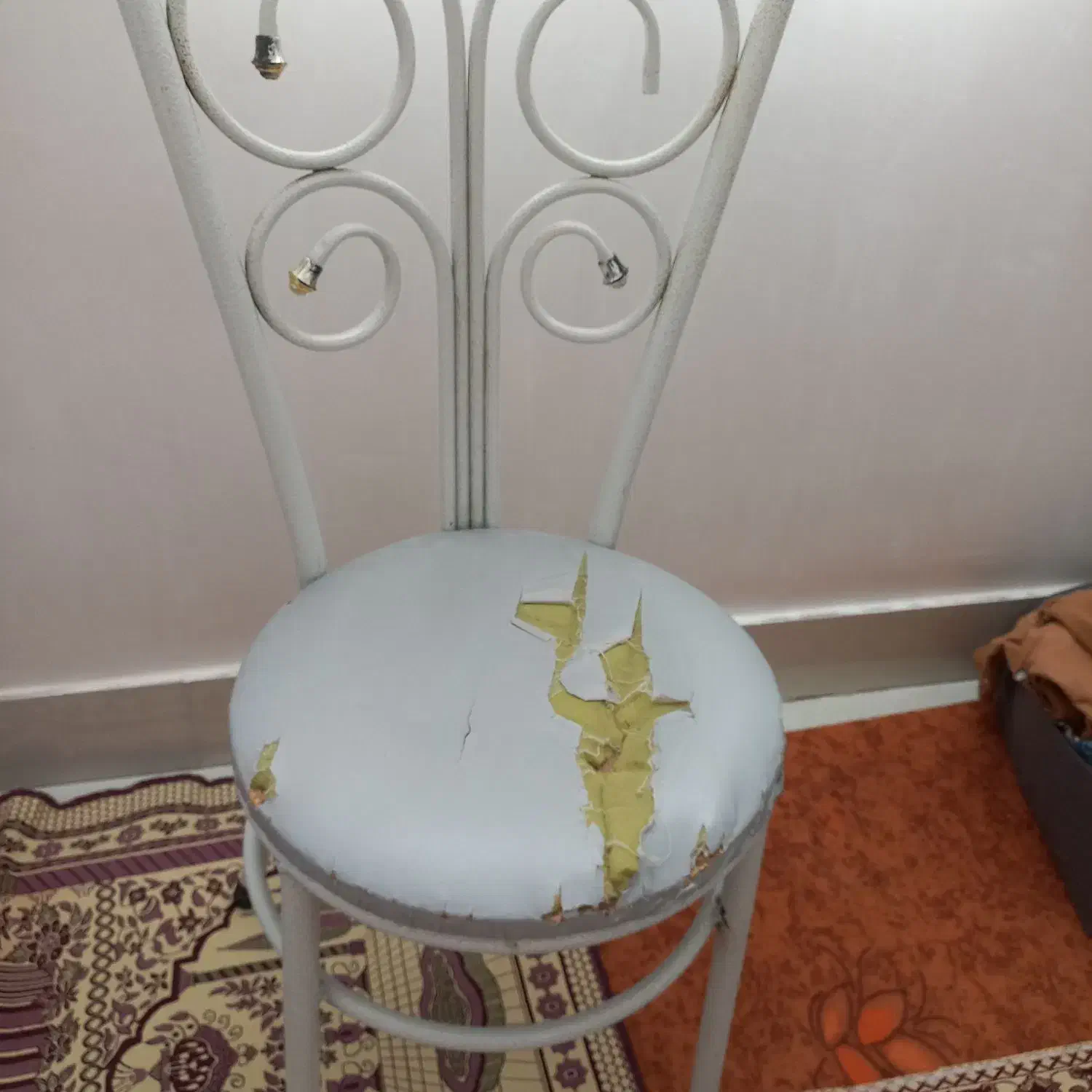 دو عدد صندلی|صندلی و نیمکت|مرند, |دیوار