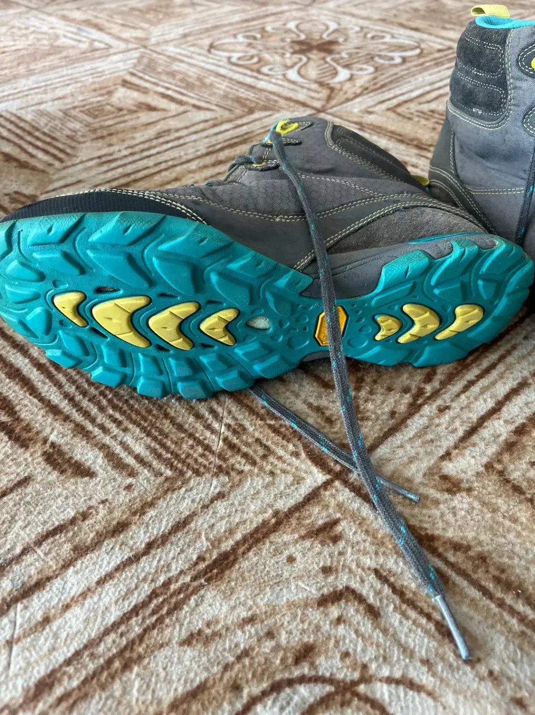 کتونی اصل کوهنوردی|کوهنوردی و کمپینگ|ماهدشت, |دیوار