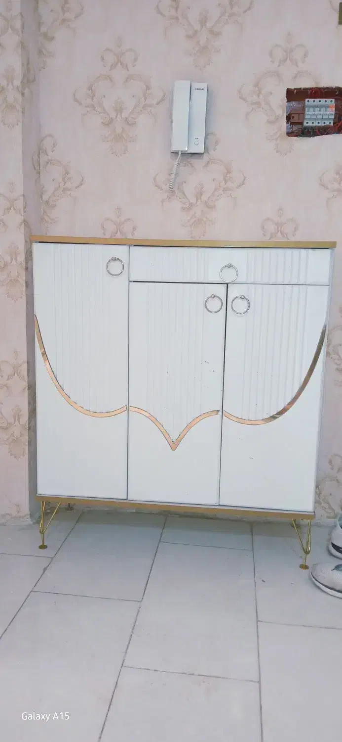 جاکفشی|جاکفشی، کمد، دراور|پرند, فاز ۵|دیوار