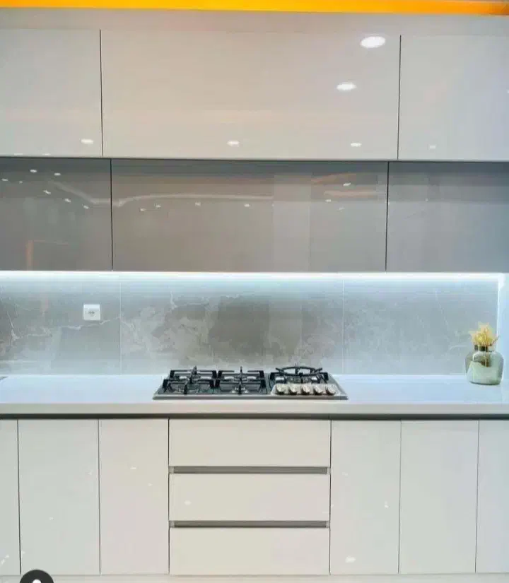 کابینت هایگلاس پلکانی/استفاده نشده(دست دوم)|مصالح و تجهیزات ساختمان|شیراز, زرهی|دیوار